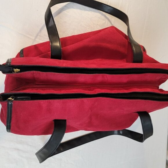 Elizabeth Arden Three Compartment Travel Bag - Picture 4 of 10